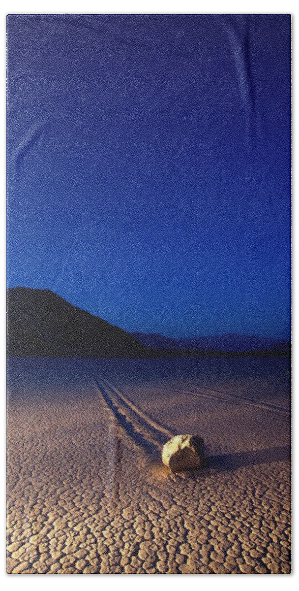 Death Valley Bath Towel featuring the photograph Racing Before Sunrise by David Andersen