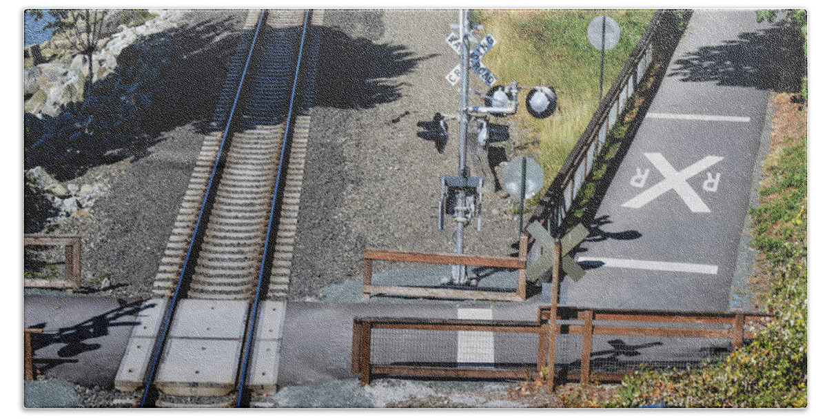 Railroad Crossing Bath Towel featuring the photograph Railroad Crossing by Tom Cochran