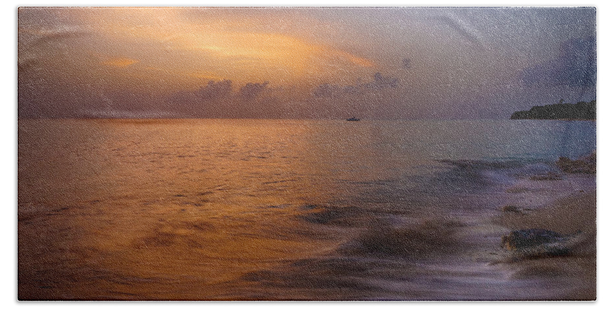 Pristine Bath Towel featuring the photograph Rainbow Beach Sunset by Amanda Jones
