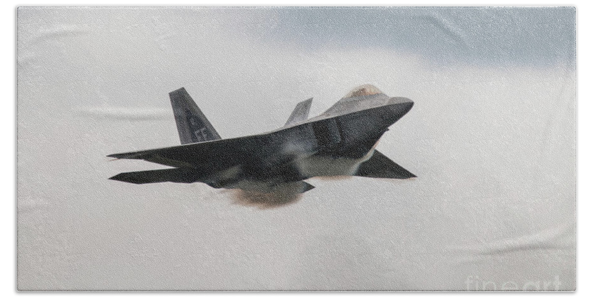 F-22 Bath Towel featuring the digital art Raptor fast Pass by Airpower Art