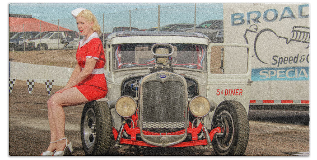 Pinup Bath Towel featuring the photograph Ratrod pinup by Darrell Foster