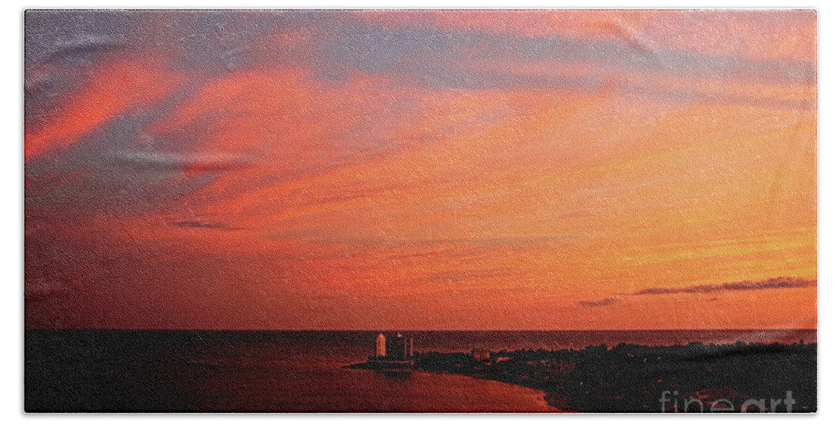 Panama Bath Towel featuring the photograph Red at night Sailors delight by Bob Hislop