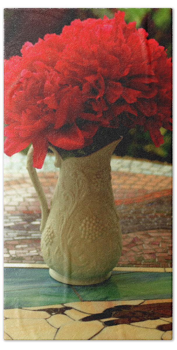 Flowers Red Mosaic Vase Bath Towel featuring the photograph Red Flowers by Ian Sanders