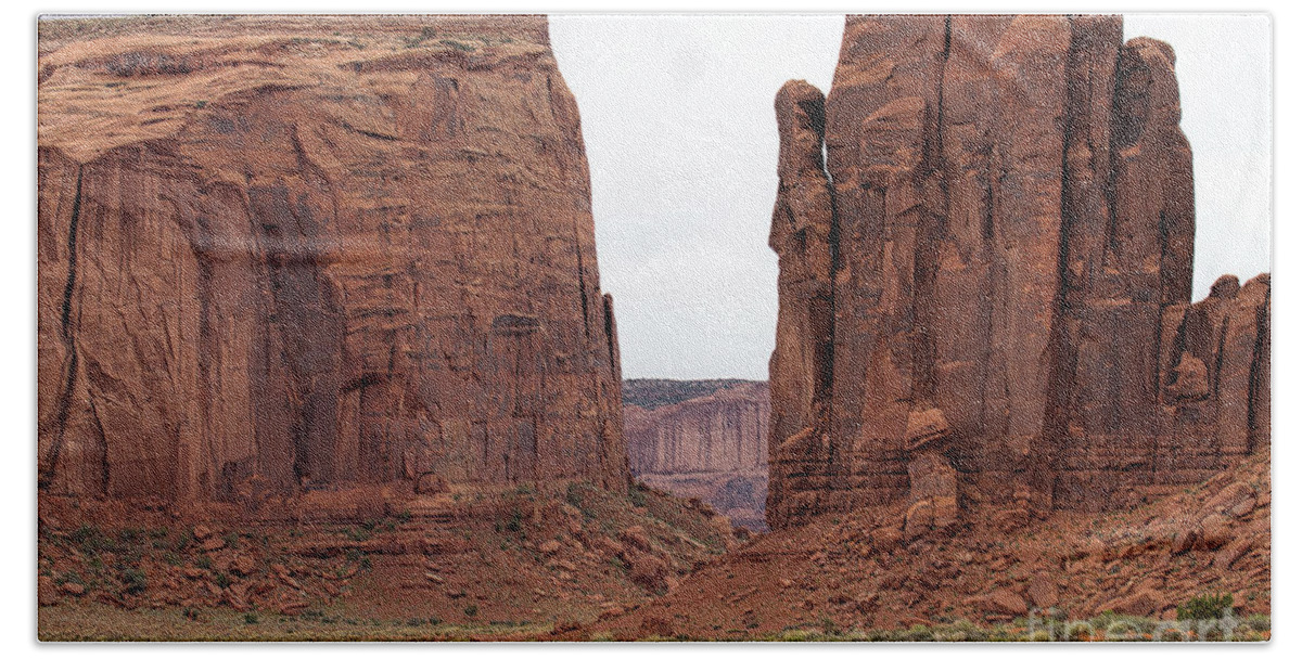 Monument Valley Print Bath Towel featuring the photograph Red Gap by Jim Garrison