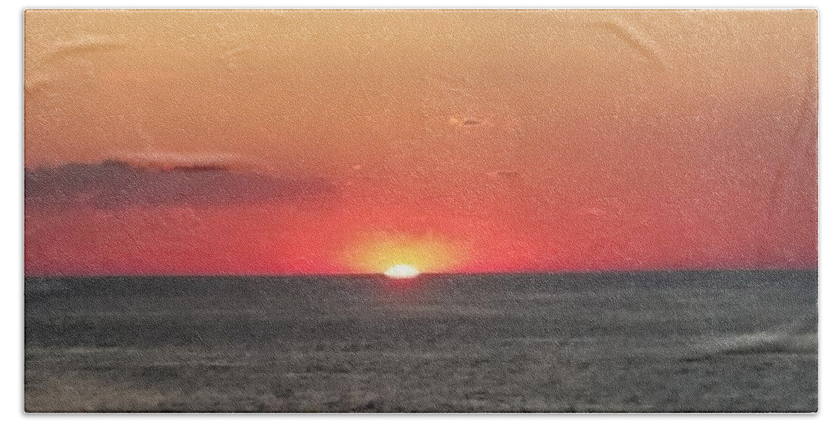 Sunset Bath Towel featuring the photograph Red Sun Sets Over Ocean by Vic Ritchey
