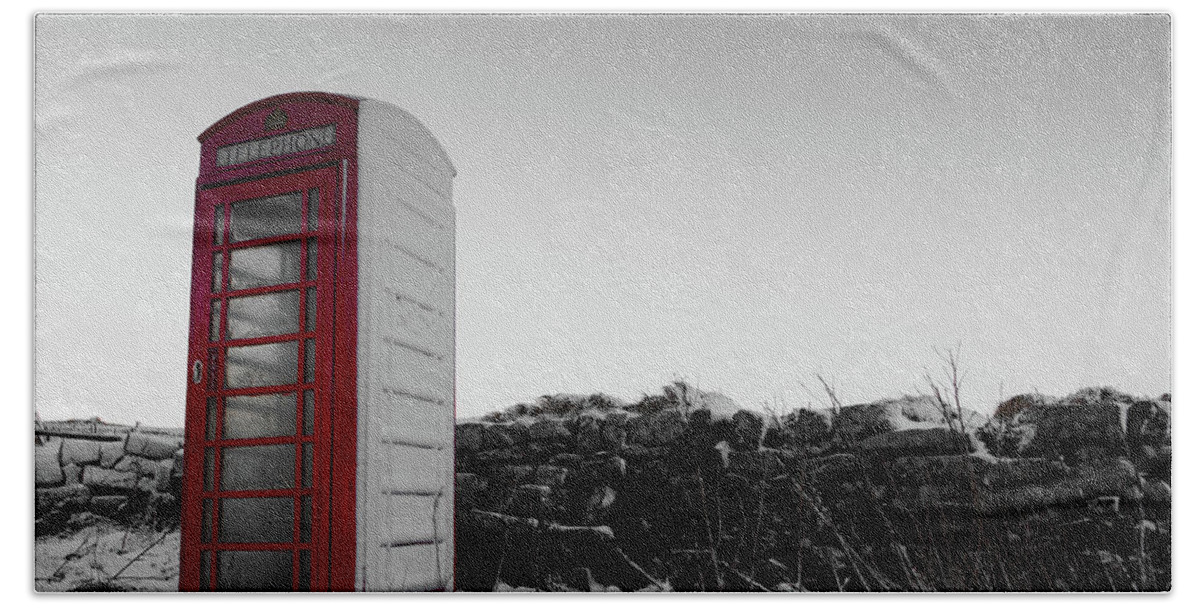 Red Telephone Box Bath Towel featuring the photograph Red Telephone Box in the Snow vi by Helen Jackson