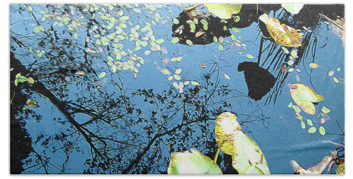 Wetlands Bath Towel featuring the photograph Reflecting Pond by Linda Carruth