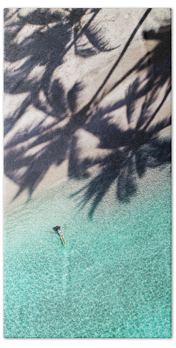 Maui Hawaii Aerial Shadows Palmtrees Ocean Bath Towel featuring the photograph Relax by James Roemmling