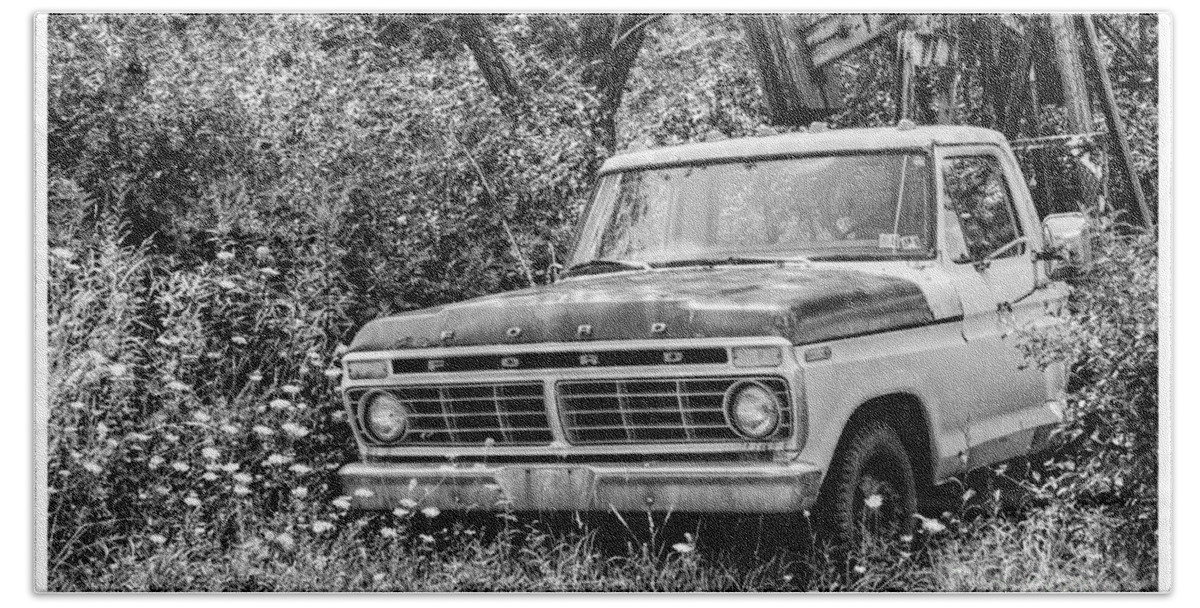 Ford Bath Towel featuring the photograph Retirement Ford Truck in Field by Randy Steele