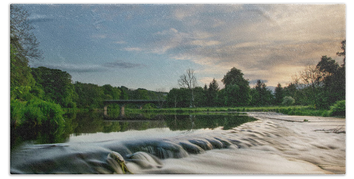 Don Hand Towel featuring the photograph River Don - Aberdeen by Veli Bariskan