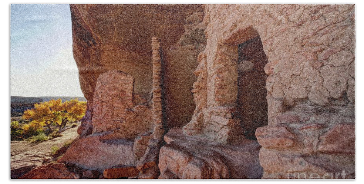 Puebloan Hand Towel featuring the photograph River House Ruin by Roxie Crouch