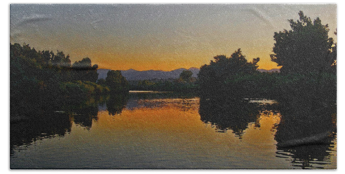 Rivers Bath Towel featuring the photograph River Sunset by Ernest Echols