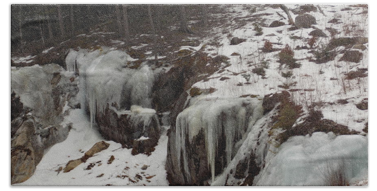 Woodstock Bath Towel featuring the photograph Roadside Ice by Catherine Gagne