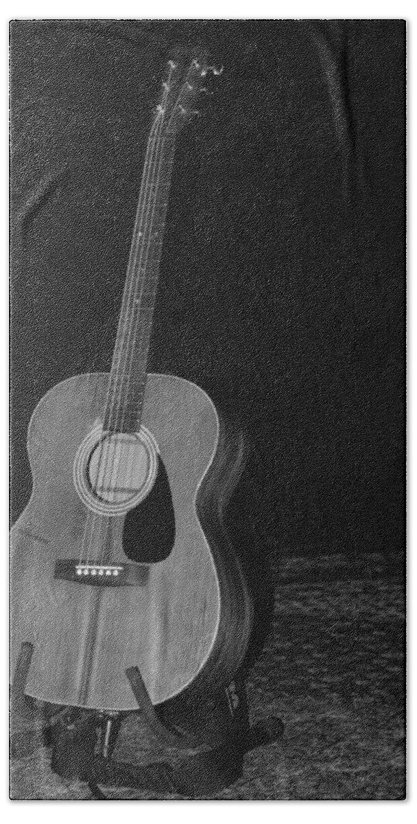 Music Bath Towel featuring the photograph Robyn Hitchcock's Guitar by Lauri Novak