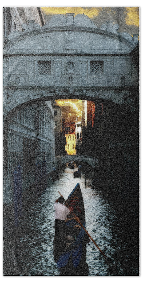 Venice Bath Towel featuring the photograph Romantic Venice by Harry Spitz