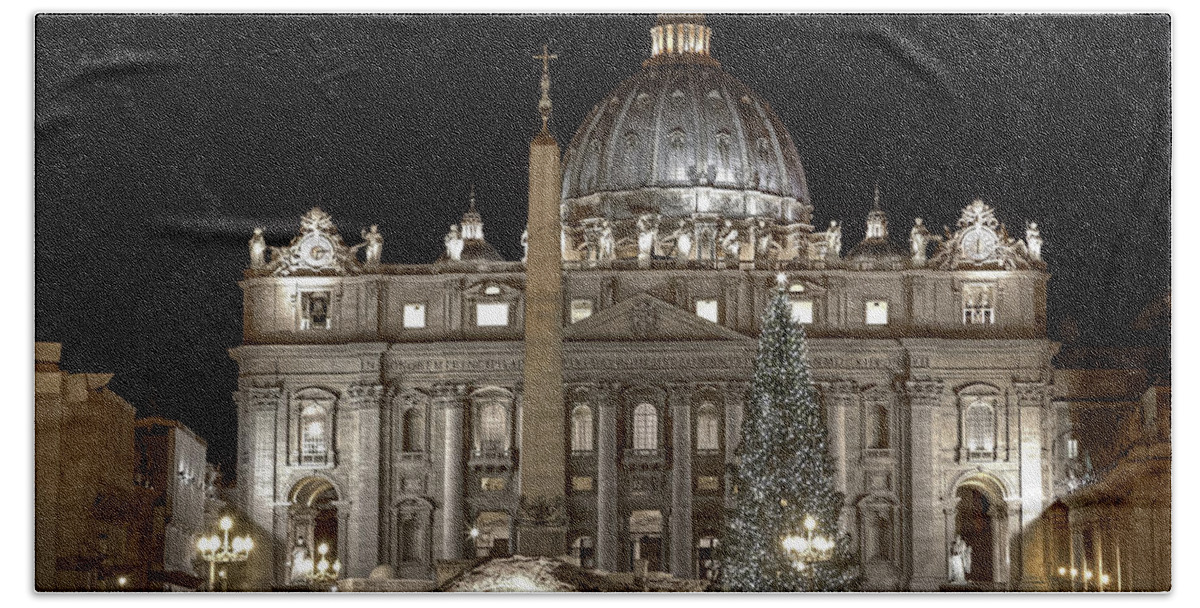 St. Peter's Square Bath Towel featuring the photograph Rome Vatican by Joana Kruse
