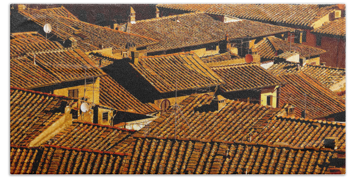 Tuscany Bath Towel featuring the photograph Rooftops Of Tuscany by Ira Shander