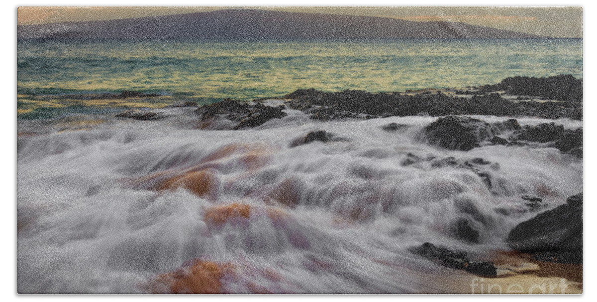 Running Bath Towel featuring the photograph Running Wave at Keawakapu Beach by Eddie Yerkish