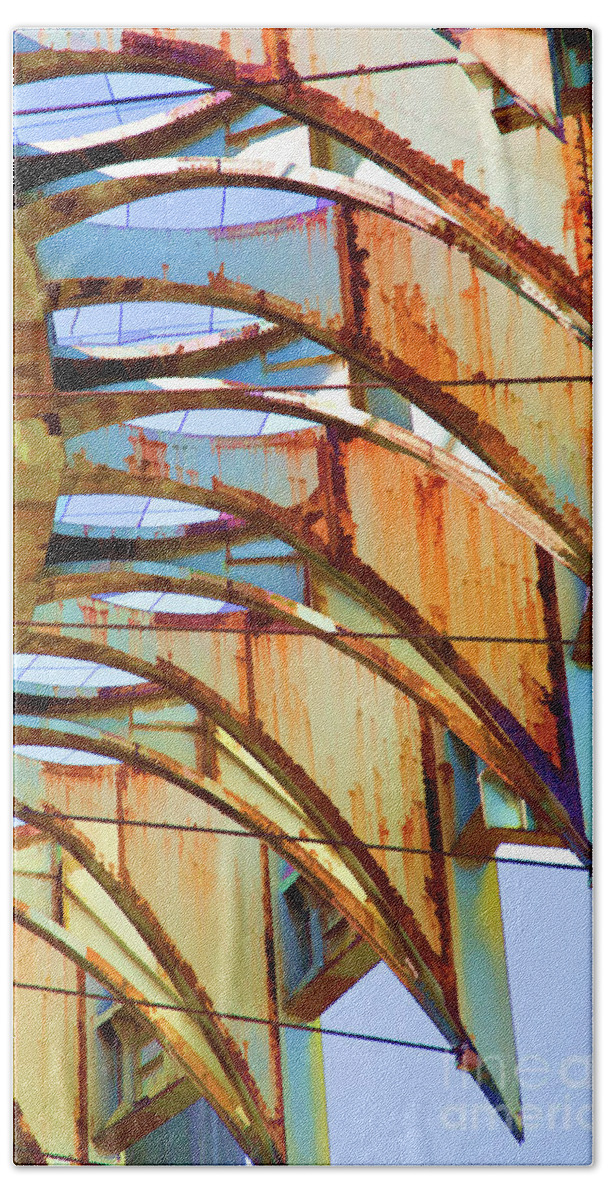 Unisphere Bath Towel featuring the photograph Rust Pavilion World's Fair 1964 NY by Chuck Kuhn