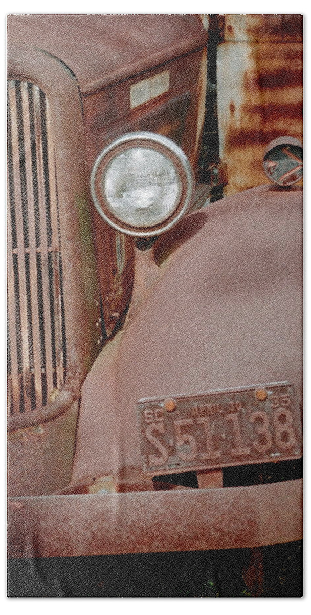 Car Hand Towel featuring the photograph Rusty by Flavia Westerwelle