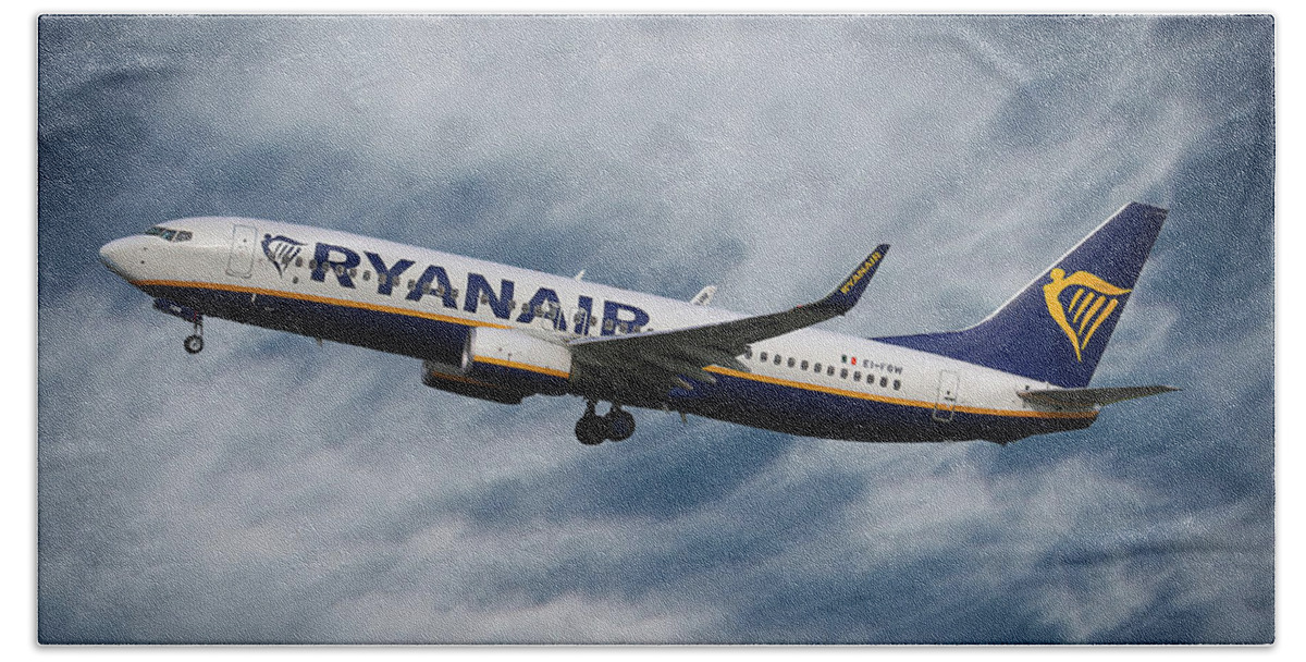 Ryanair Hand Towel featuring the photograph Ryanair Boeing 737 by Smart Aviation