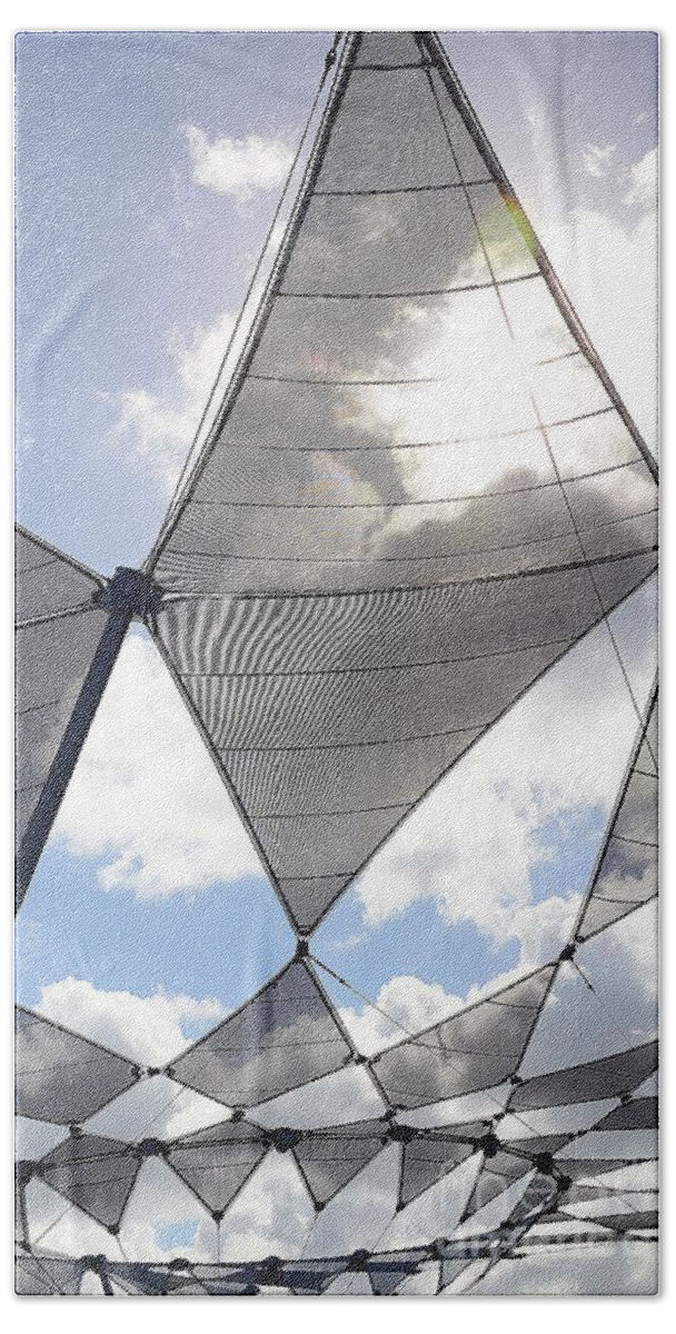 Sails Bath Towel featuring the photograph Sails in the Sun by Cindy Manero