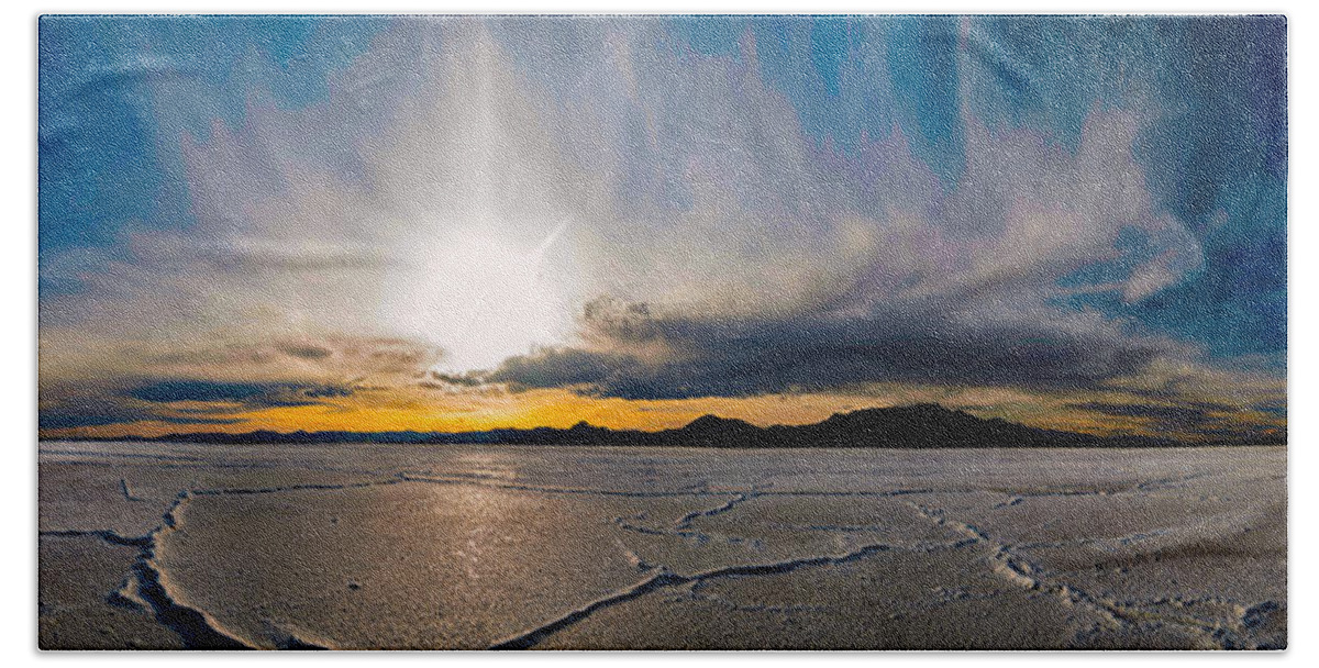 Utah Hand Towel featuring the photograph Salt Flats Sunset by Dave Koch