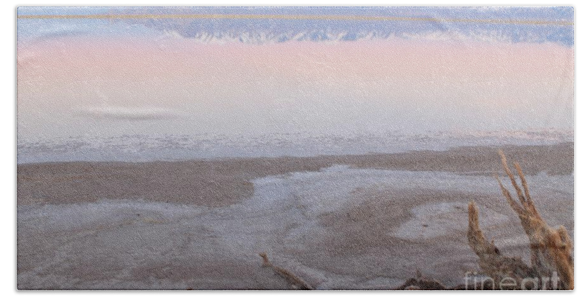 Nature Bath Towel featuring the photograph Salt Lake Sunset by Tonya Hance