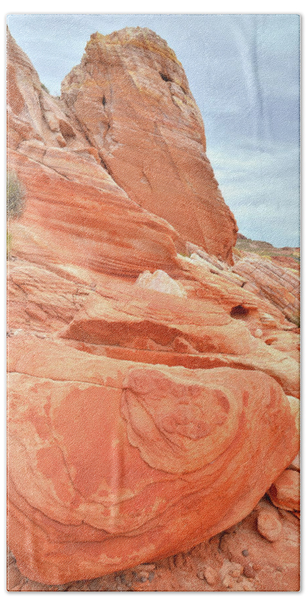 Valley Of Fire State Park Hand Towel featuring the photograph Sandstone Pillar in Valley of Fire by Ray Mathis