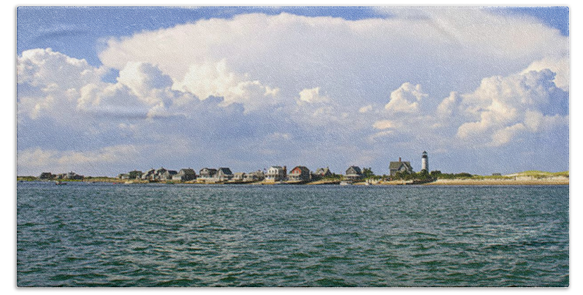 Sandy Neck Bath Towel featuring the photograph Sandy Neck Cottage Colony by Charles Harden