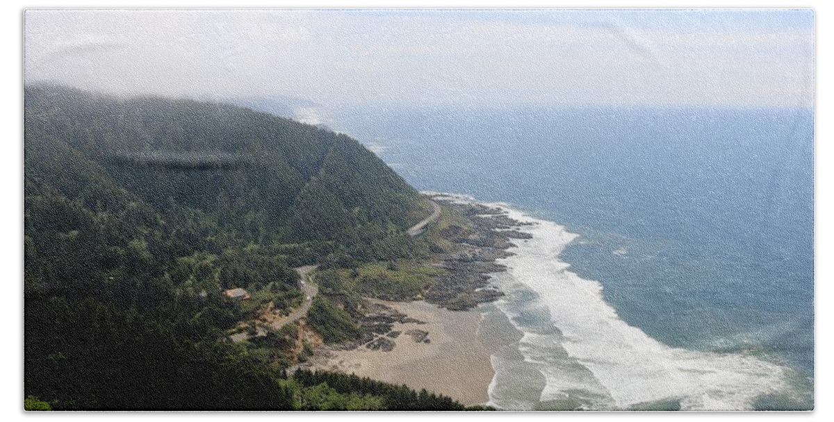 Oregon Coast Bath Towel featuring the photograph Scenic Oregon Drive by Christy Pooschke