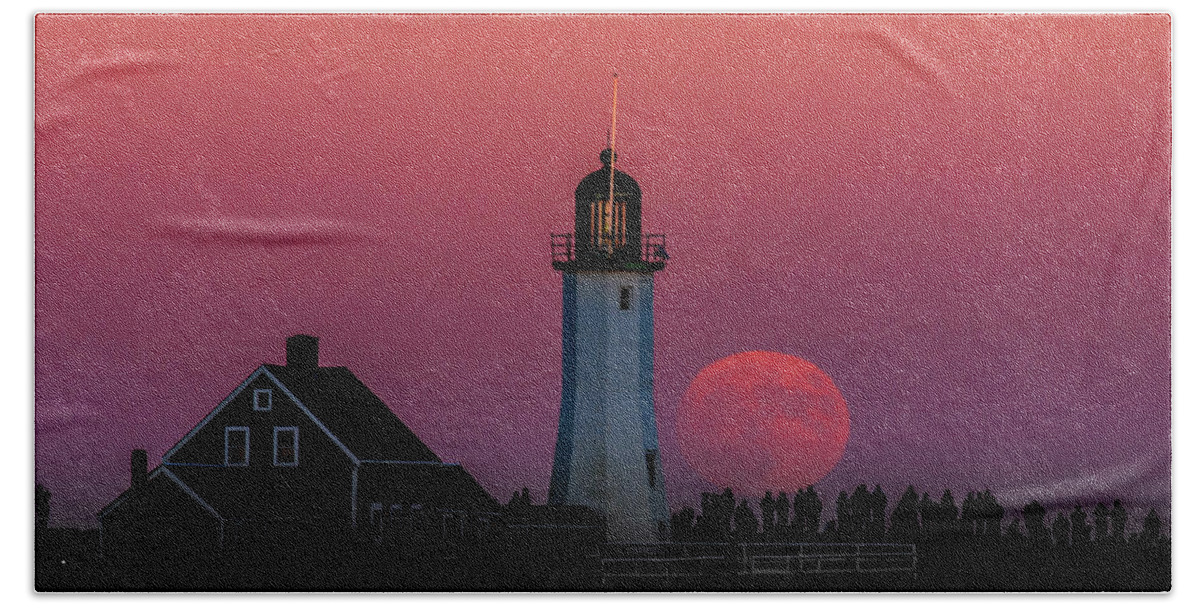 Lighthouse Bath Towel featuring the photograph Scituate Supermoon by Rob Davies