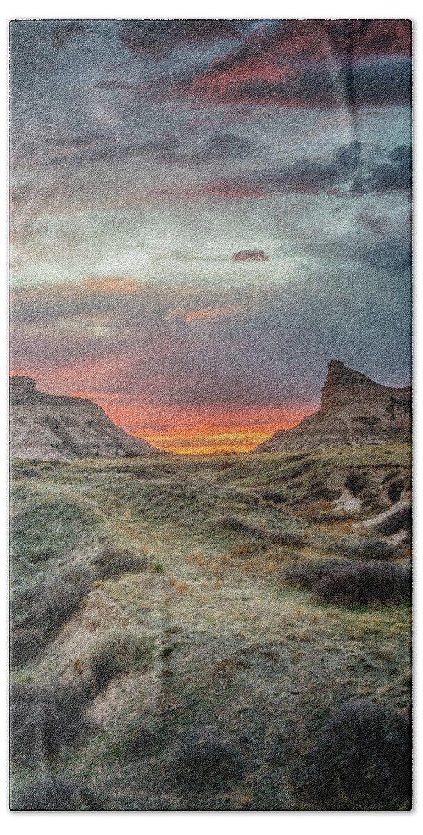 Scotts Bluff Hand Towel featuring the photograph Scotts Bluff Sunset by Susan Rissi Tregoning
