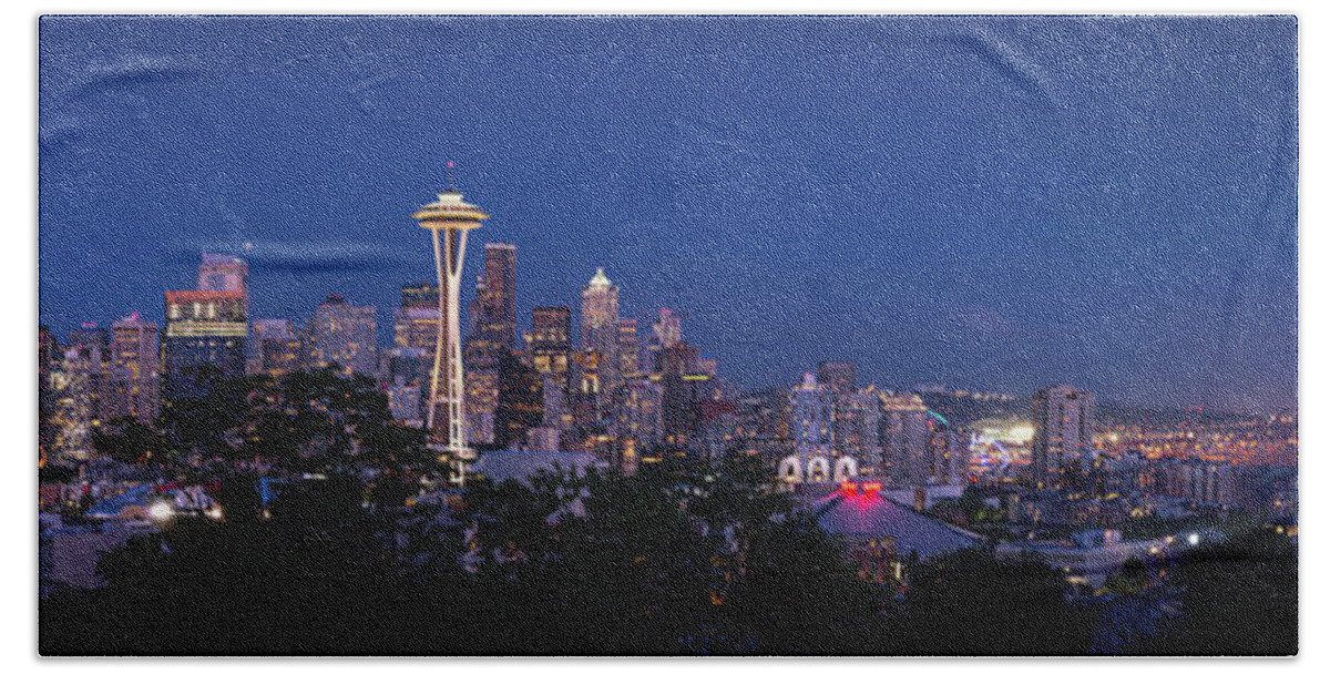 Seattle Bath Towel featuring the photograph Seattle Panorama by Raf Winterpacht