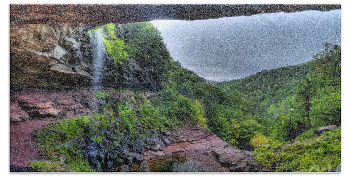 Kaaterskill Falls Bath Towel featuring the photograph September days by Rick Kuperberg Sr