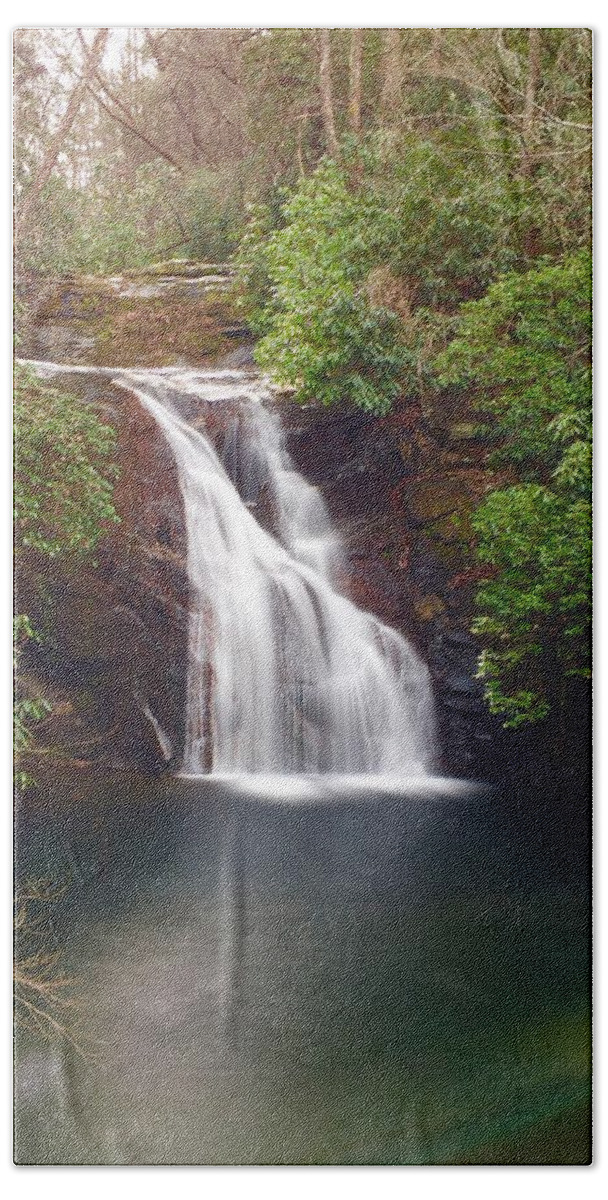 Waterfall Bath Towel featuring the photograph Serene by Richie Parks