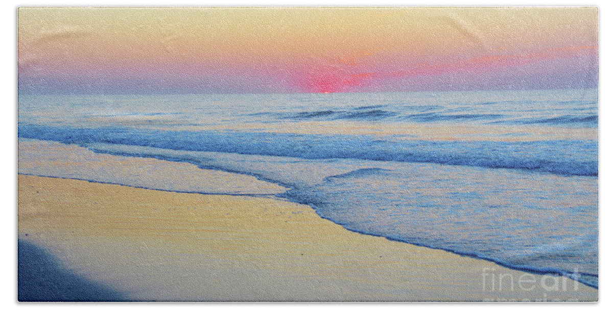Robyn King Bath Towel featuring the photograph Serenity Beach Sunrise by Robyn King
