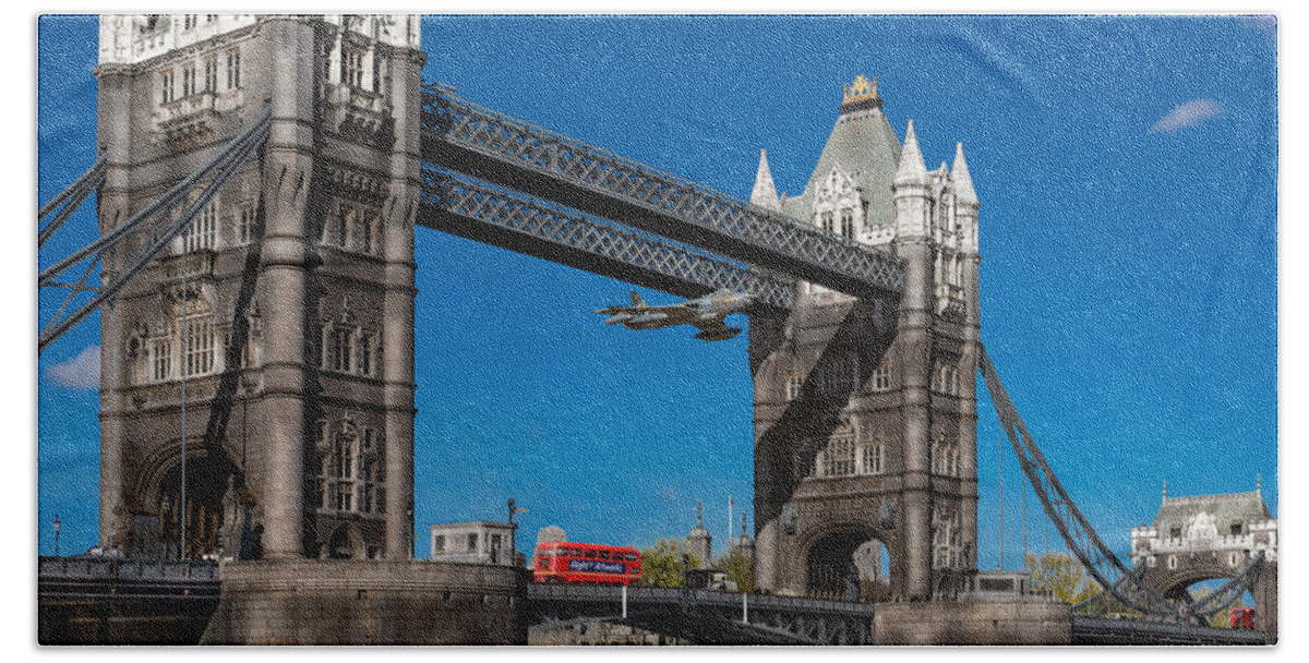 Tower Bridge Bath Towel featuring the photograph Seven seconds - the Tower Bridge Hawker Hunter incident by Gary Eason