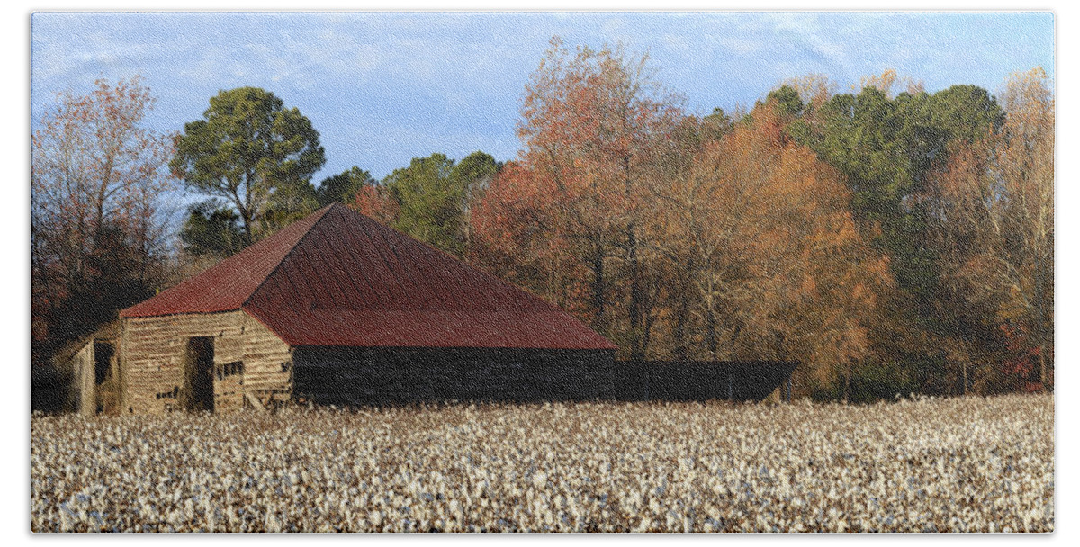 Old Bath Towel featuring the photograph Shack in the Field by Travis Rogers