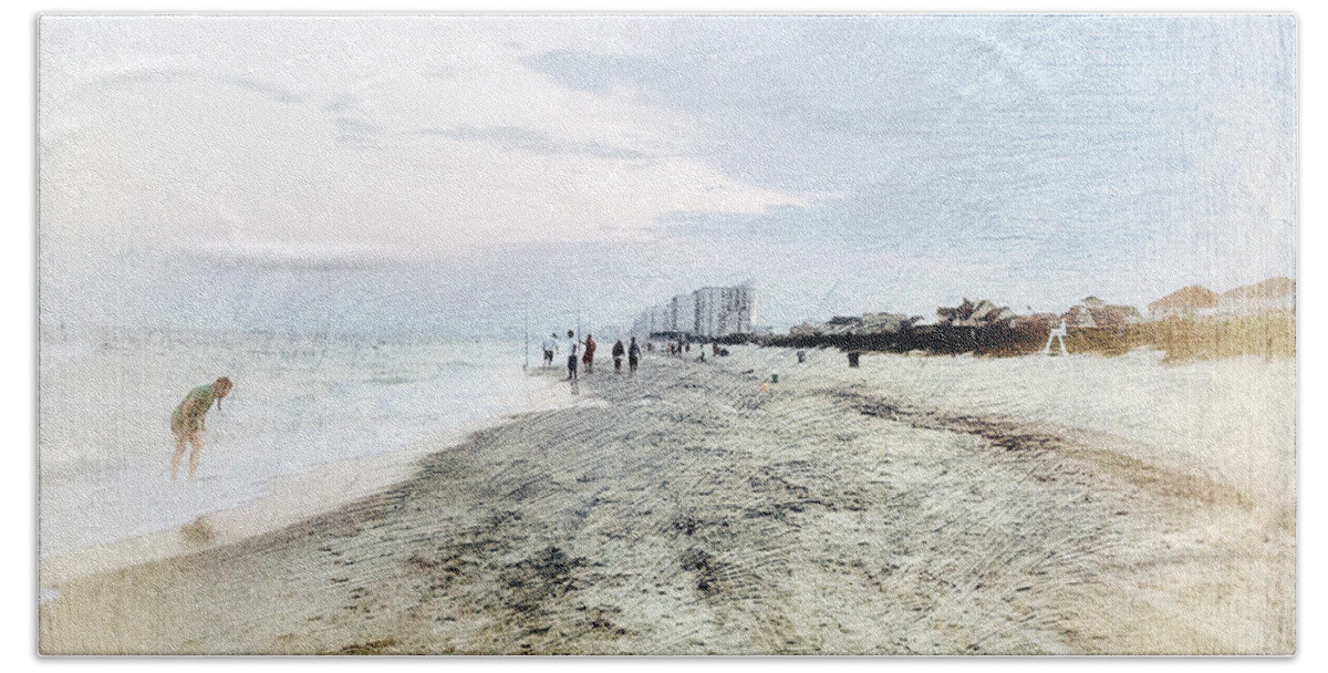 Digital Art Bath Towel featuring the photograph Shell Seeker At North Myrtle Beach by Melissa D Johnston