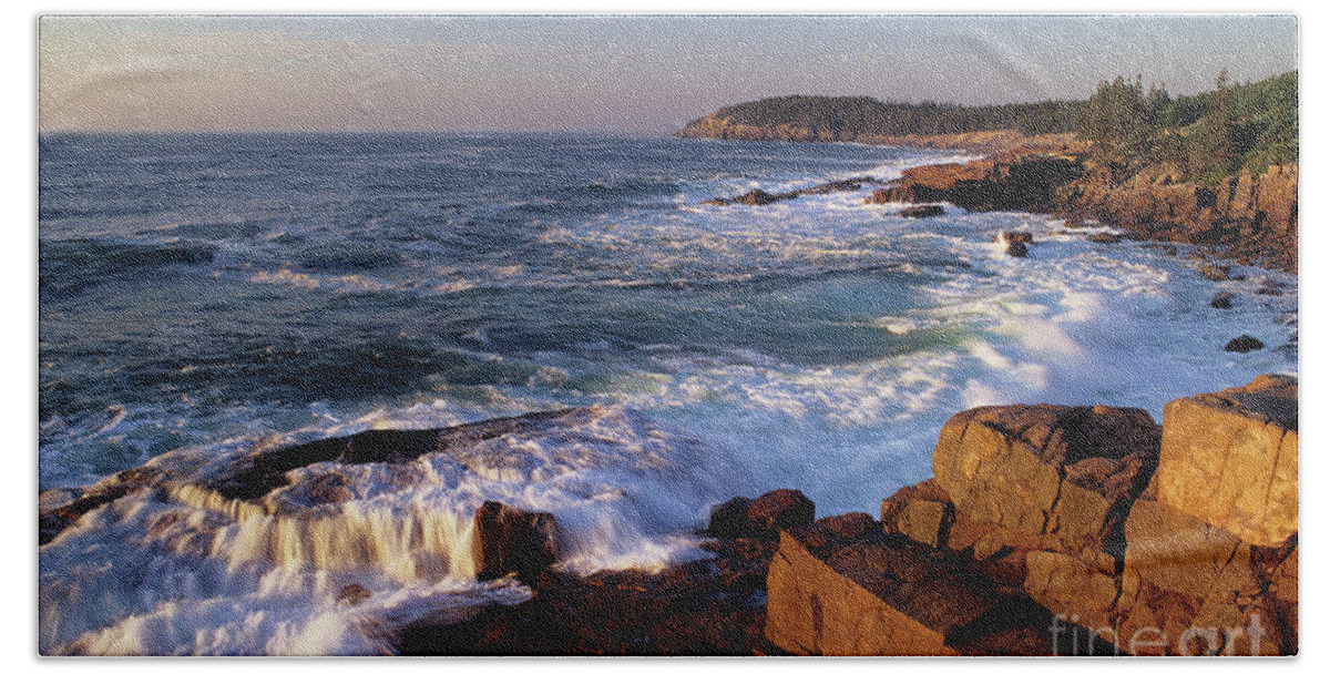 Acadia Bath Towel featuring the photograph Shoreline at Acadia National Park, Maine by Kevin Shields