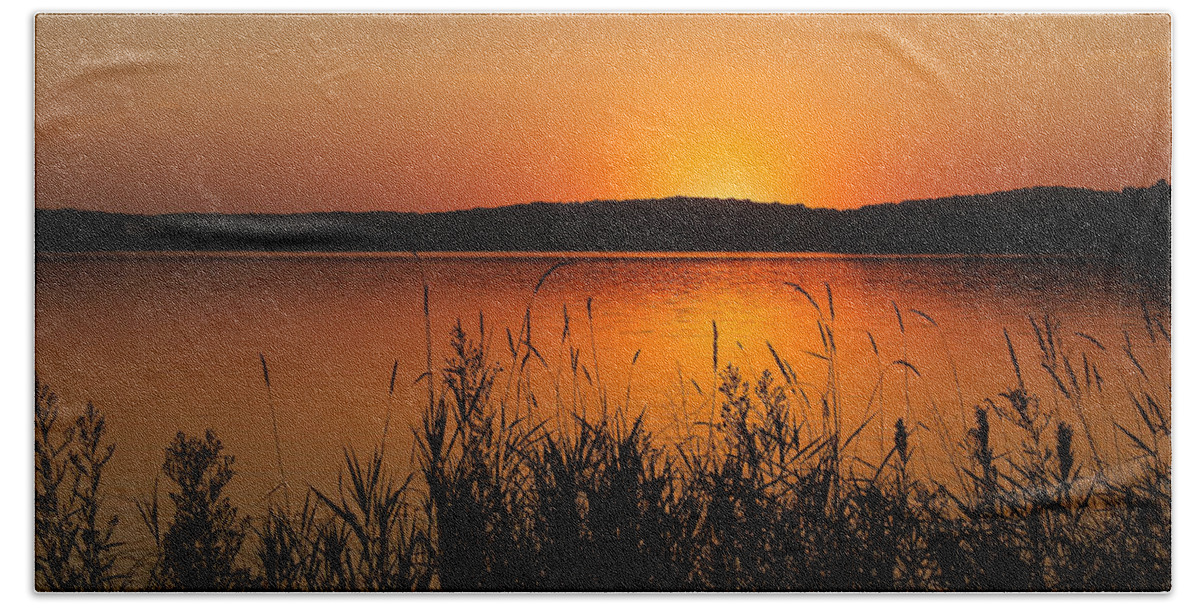 Sunset Bath Towel featuring the photograph Silent Sunset by Penny Meyers