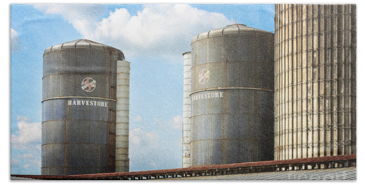Tennessee Bath Towel featuring the photograph Silos by Todd Blanchard
