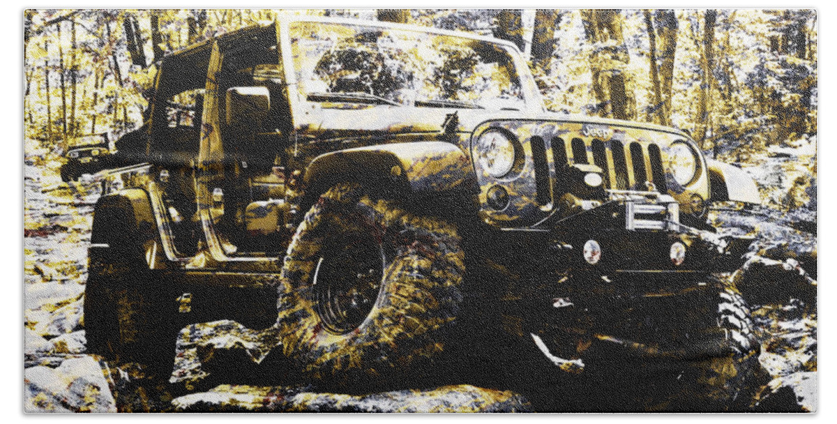 Jeep Bath Towel featuring the photograph Silver and Gold Jeep Wrangler JKU by Luke Moore