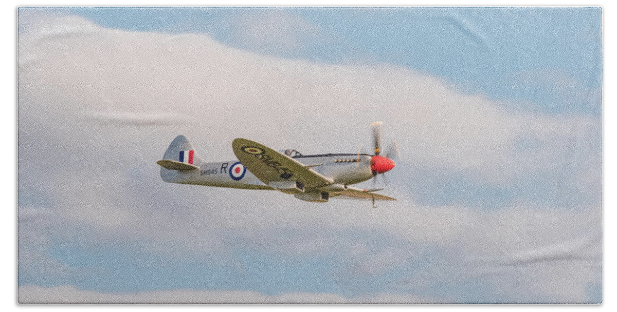 Duxford Battle Of Britain Airshow 2015 Bath Towel featuring the photograph Silver Spitfire by Gary Eason