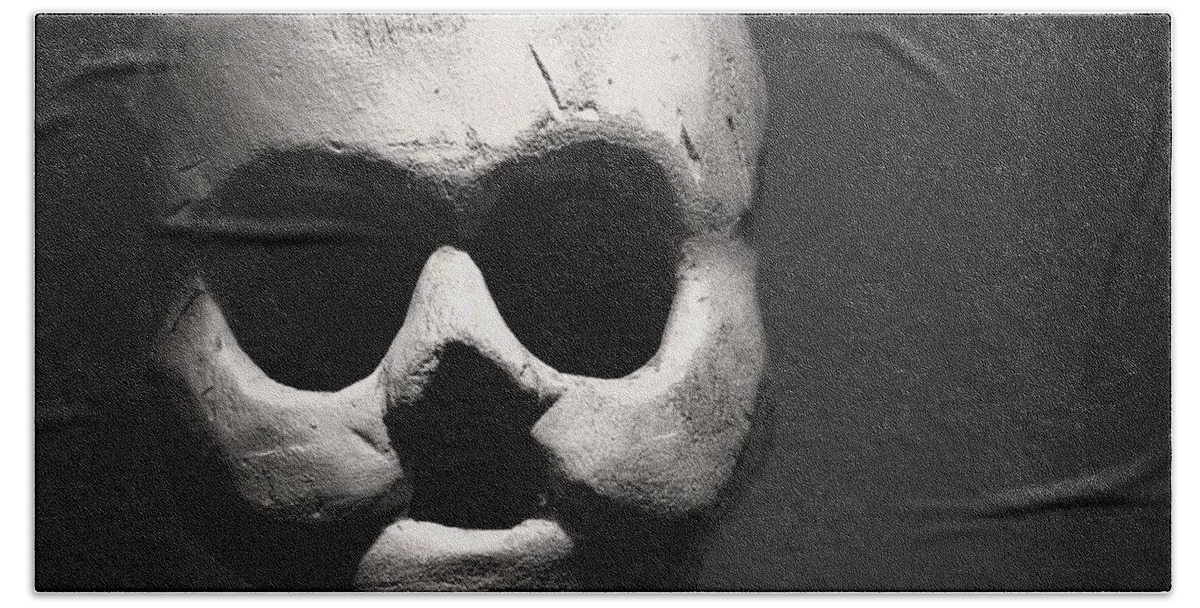 Washington Dc Hand Towel featuring the photograph Skull by Joseph Skompski