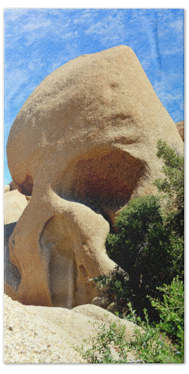 Skull Rock Bath Towel featuring the photograph Skull Rock 2 - Joshua Tree National Park by Glenn McCarthy Art and Photography