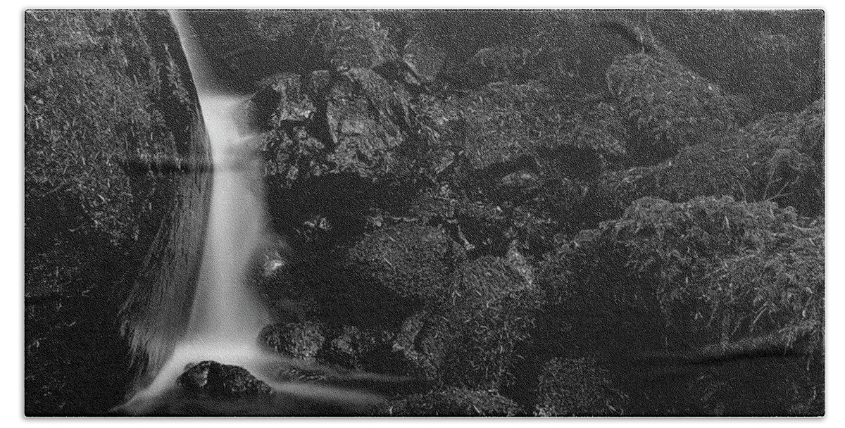 Waterfall Bath Towel featuring the photograph Small Fall by Bob Cournoyer
