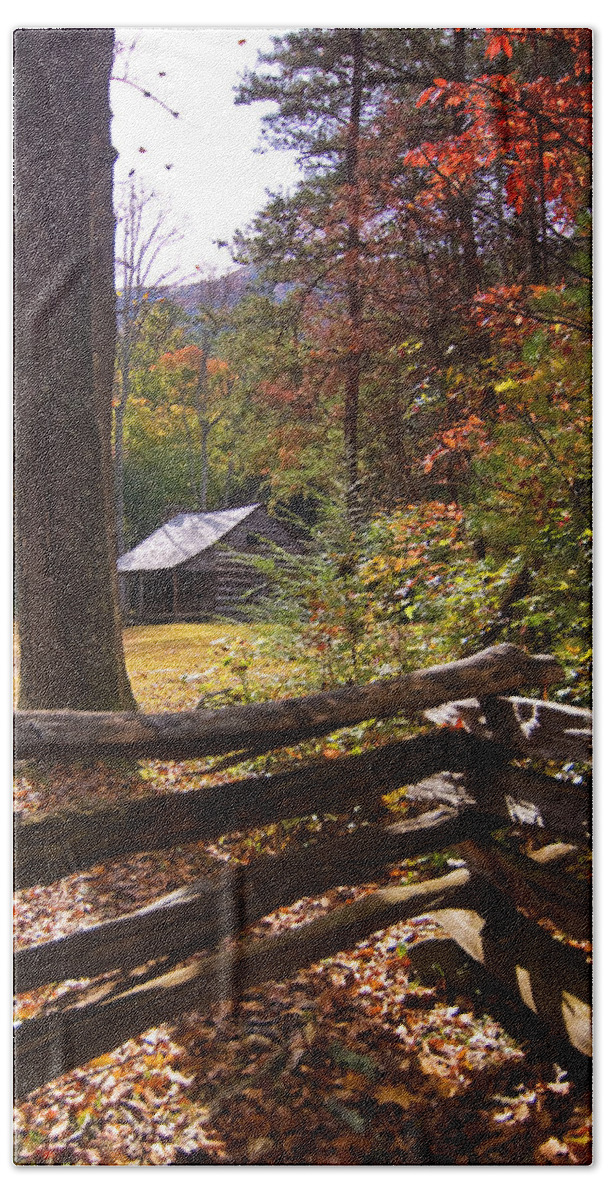 Cabin Bath Towel featuring the photograph Smoky Mountain Log Cabin by Bob Decker