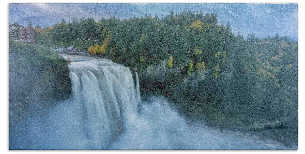 Waterfall Bath Towel featuring the photograph Snoqualmie Falls Rush Hour by Ken Stanback